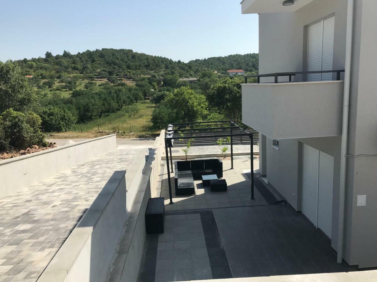 Villa Miggelangelo Tisno Luaran gambar