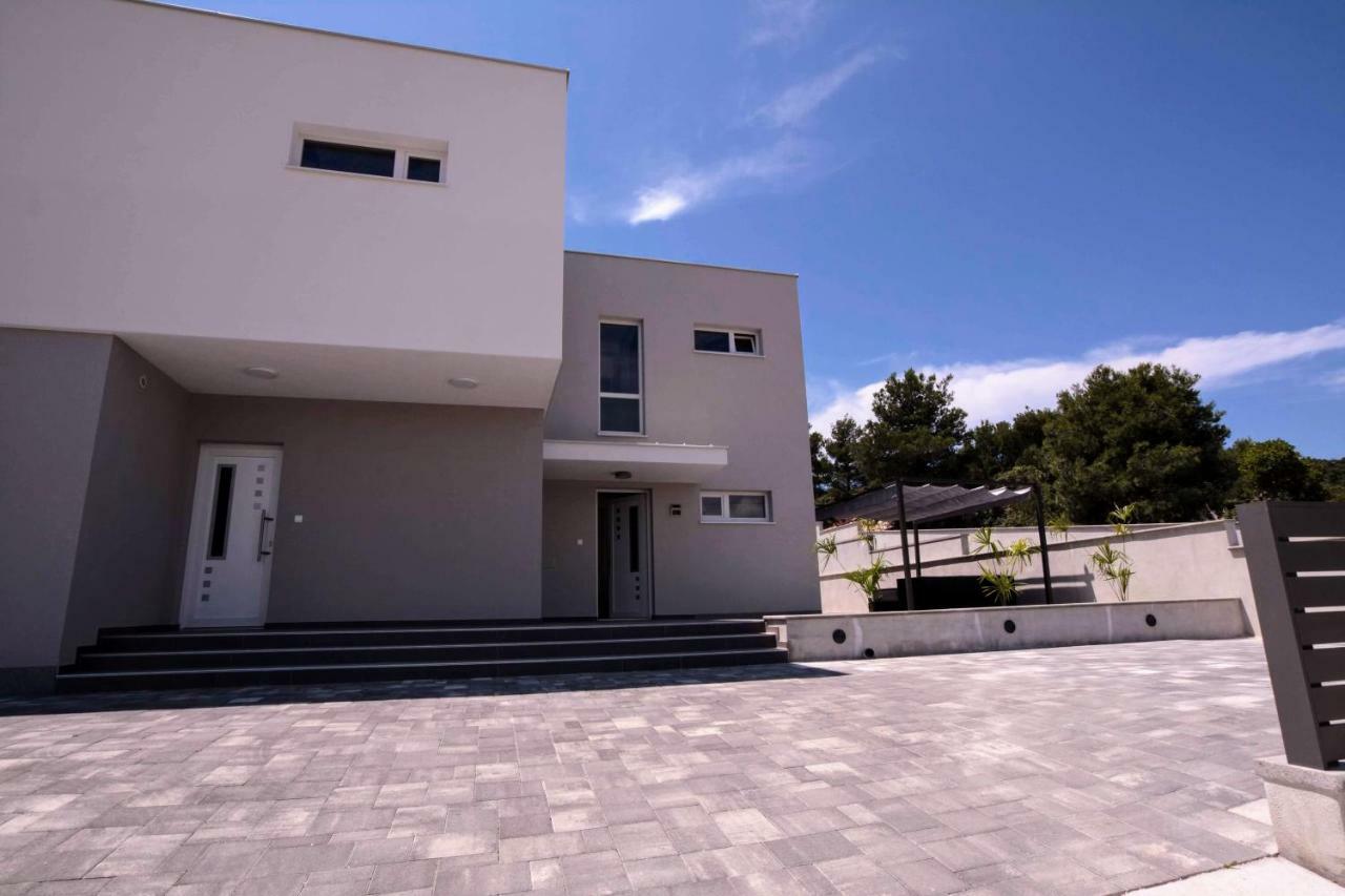 Villa Miggelangelo Tisno Luaran gambar